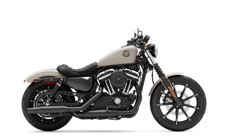 Harley Davidson® Iron 883™ White Sand Pearl 2022